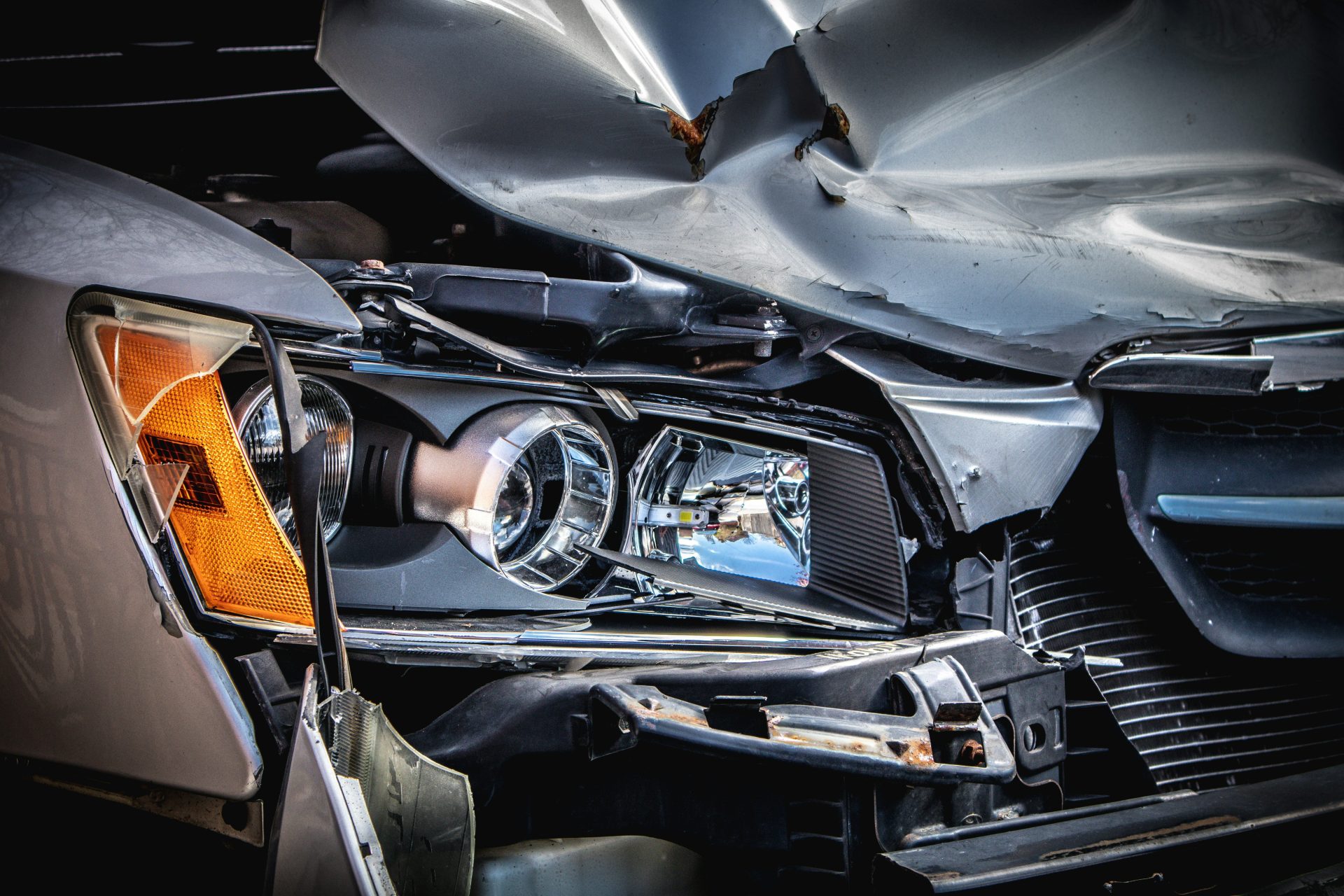 silberner und schwarzer Automotor